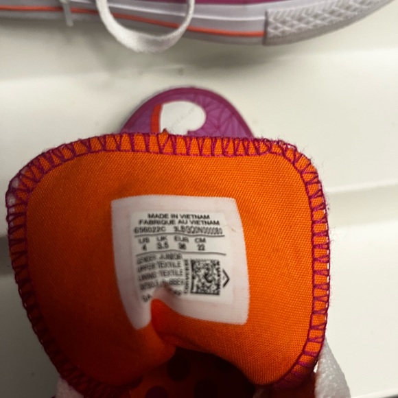 NWOT Girls Converse Chuck Taylor All Star High Topss - Picture 7 of 8